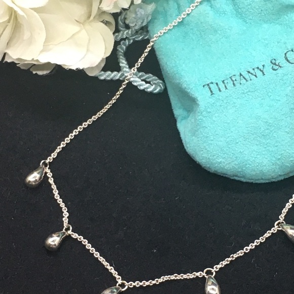 Tiffany & Co Elsa Peretti discontinued 5 teardrop necklace. - Picture 3 of 4